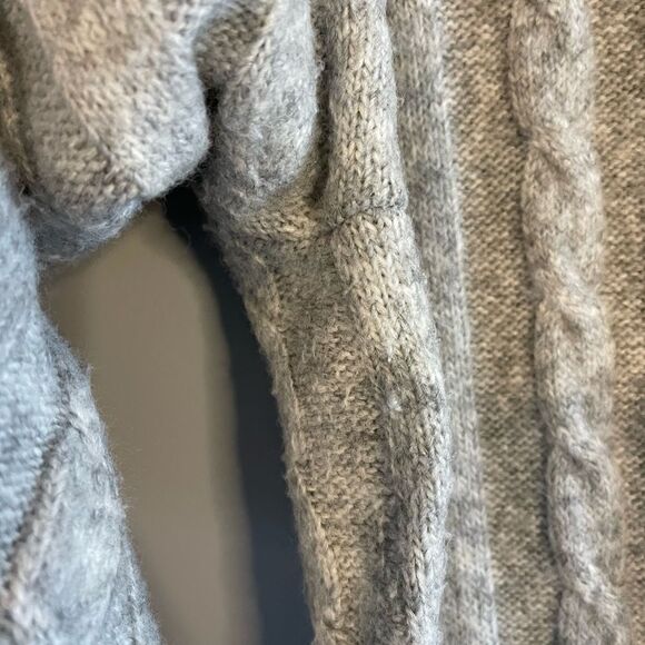 Abercrombie & Fitch Gray Knit Cardigan & Pant Sweater Set | SZ L & M - Picture 10 of 16